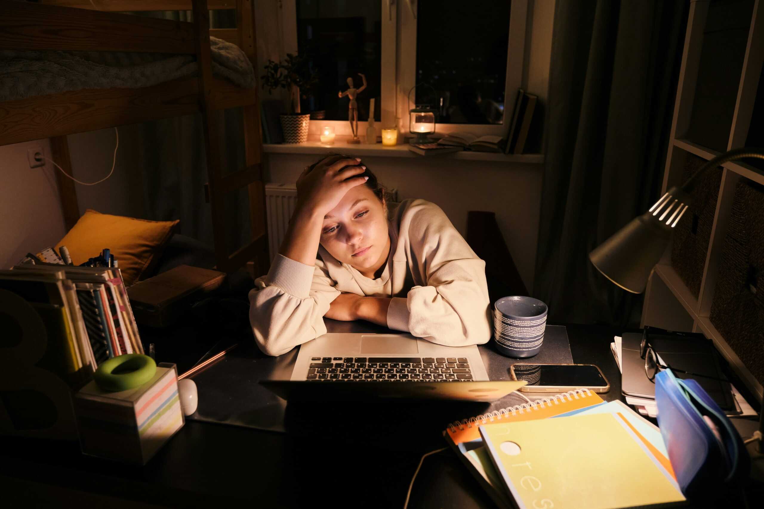 Why Am I Tired But Can’t Sleep? The “Wired but Tired” Trap (And How to Reset)